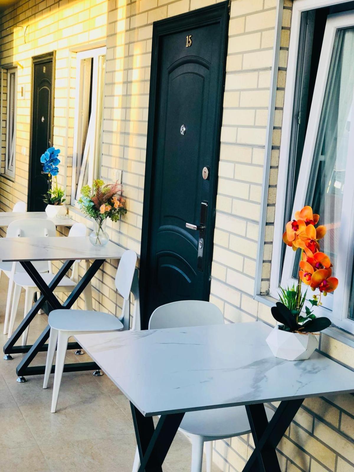 Nikas Guest House Batumi Exterior foto