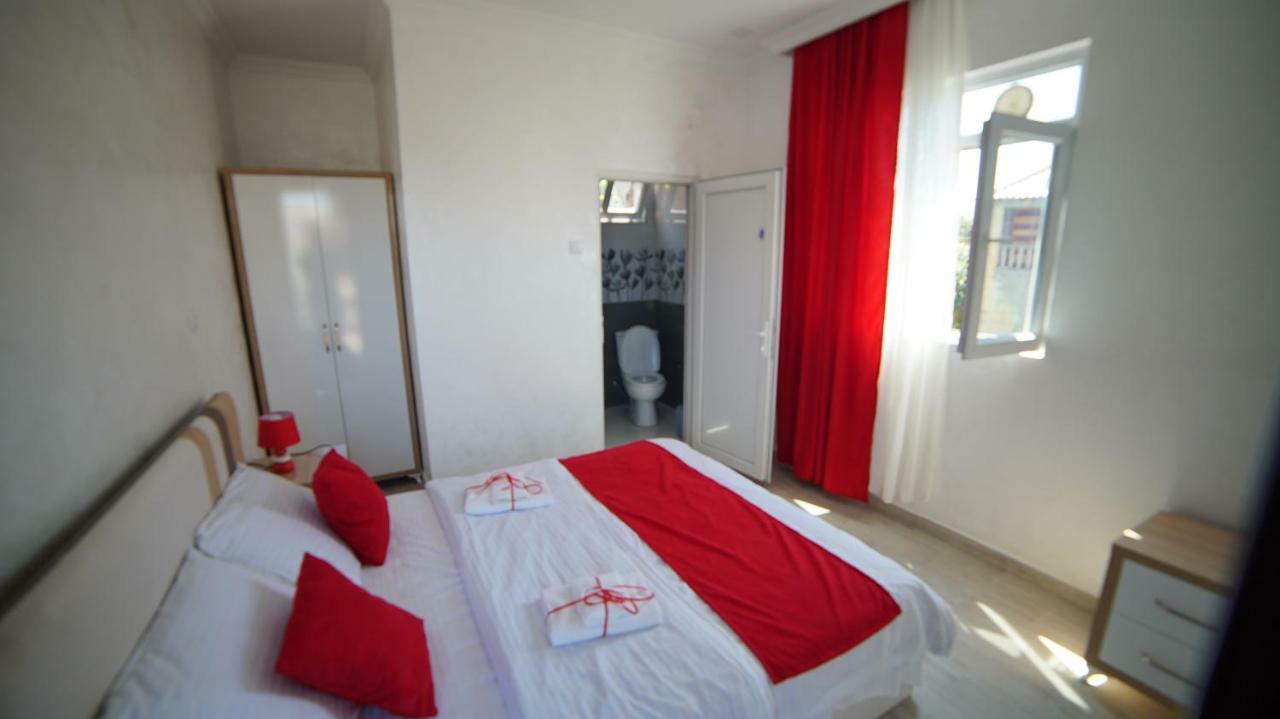 Nikas Guest House Batumi Exterior foto